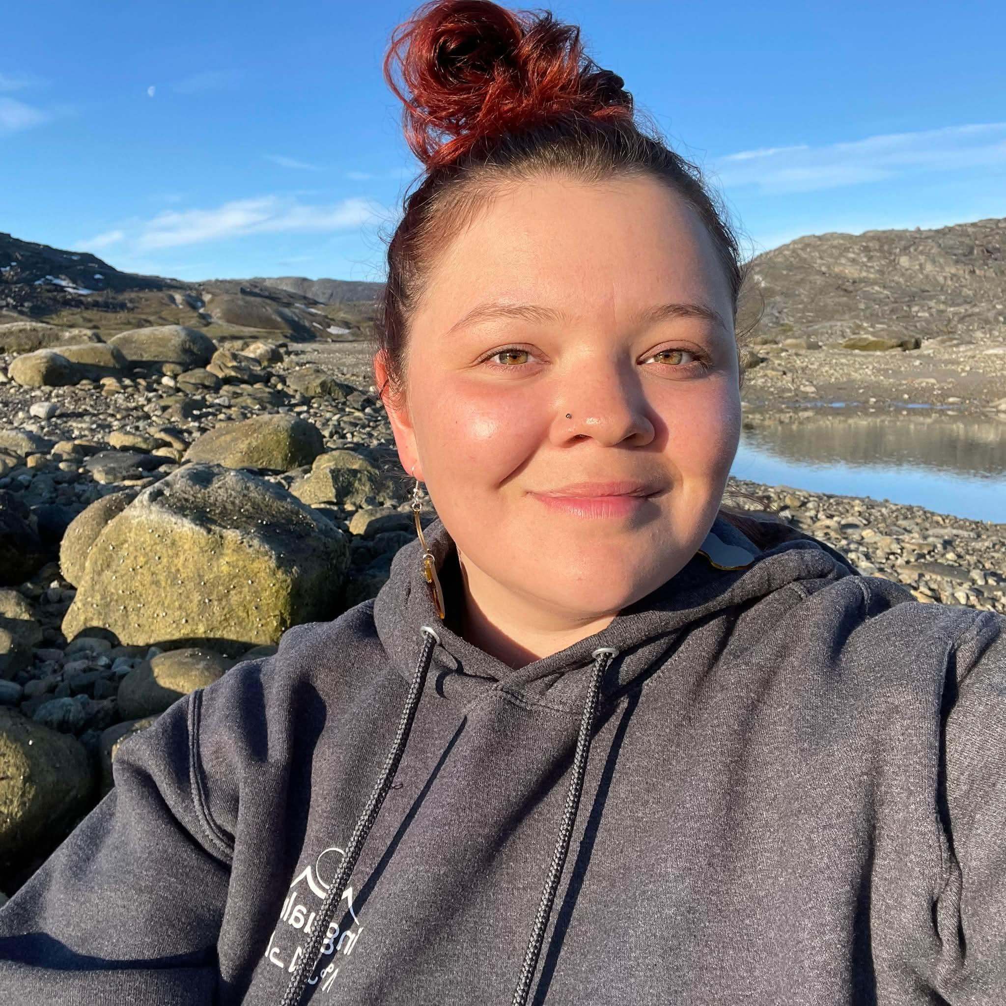 Lydia Kiatainaq, Agente de séjour